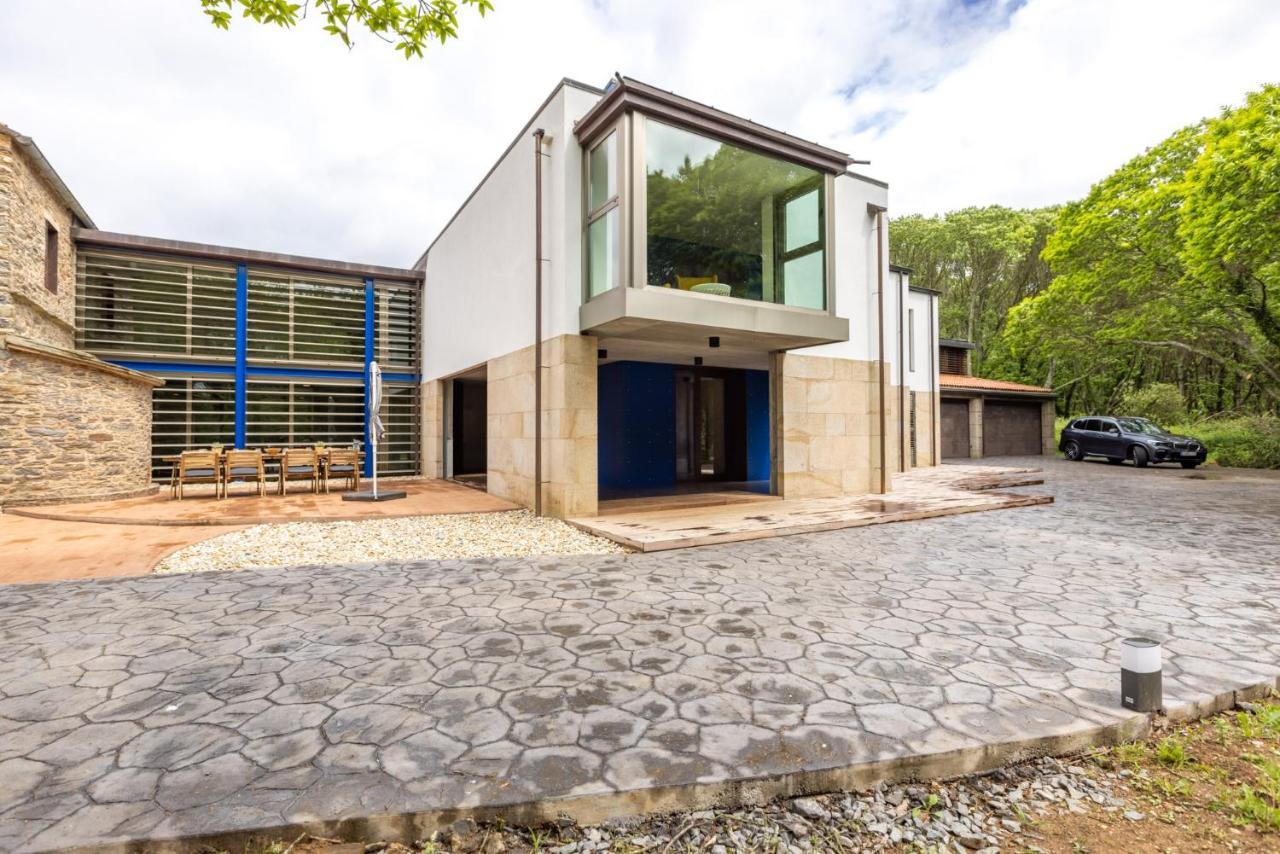 Preciosa Casa Con Piscina Y Bosque Privados En Sigueeiro, Santiago De Compostela Villa Sigueiro Exterior photo